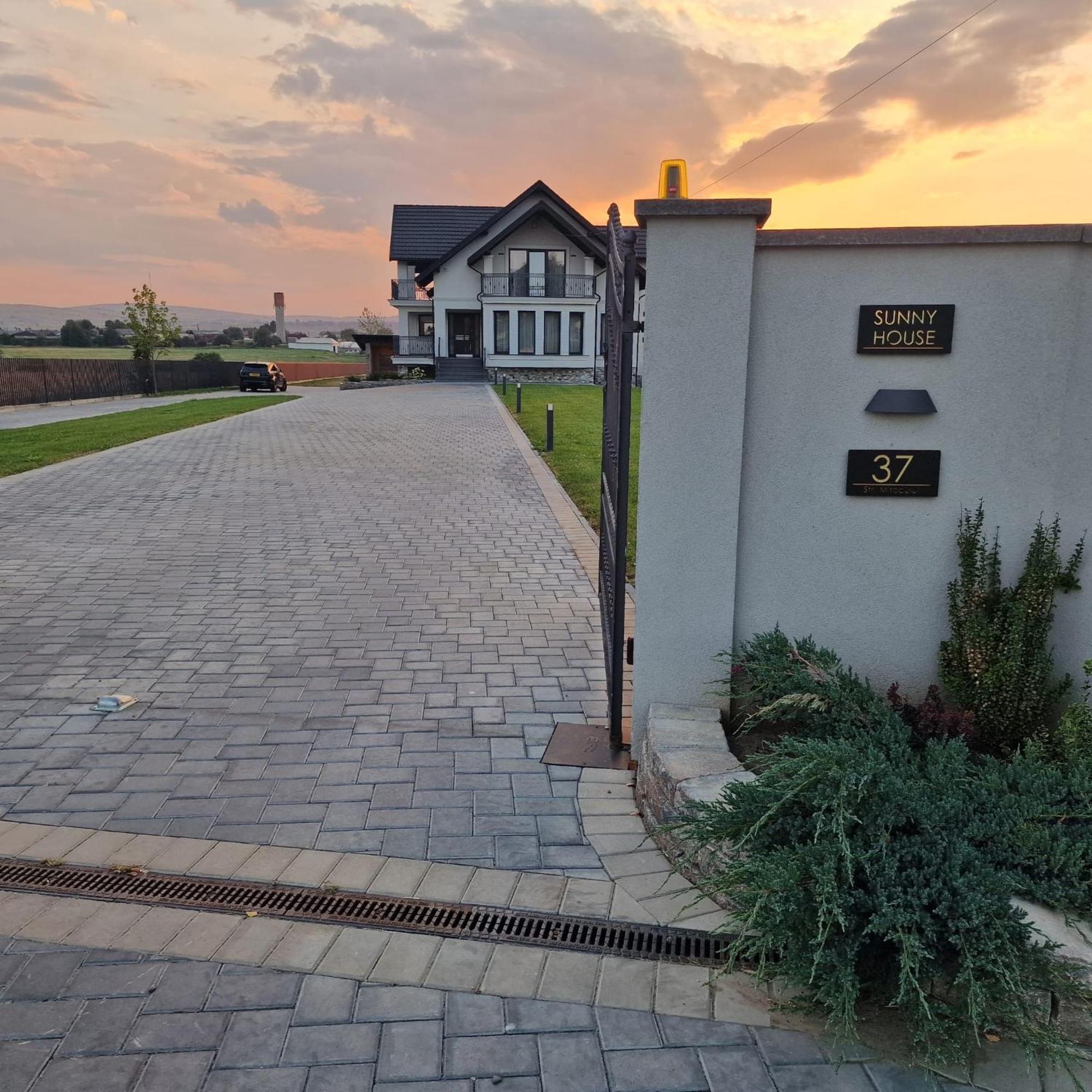 Sunny House Vila Suceava Exterior foto